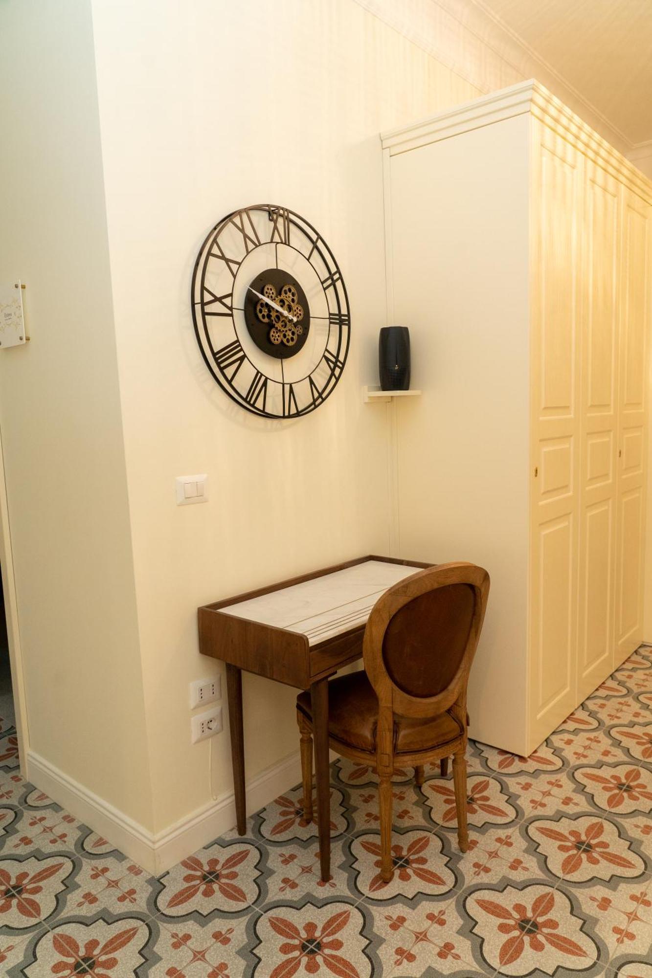 Couette-café Domus Sibyllina, Palazzo Cavalcanti